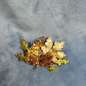 Vintage Kenneth Cole Gold Tone Maple Leaf Brooch with Locking C-Clasp